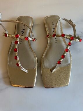 Katy Perry Camie Gemstone Sandals in Gold with Red Gems, Size 6